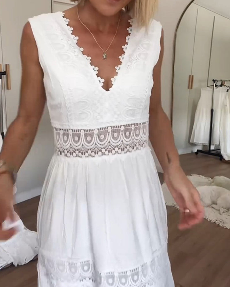 Clarissa | Elegant Lace V-Neck Dress